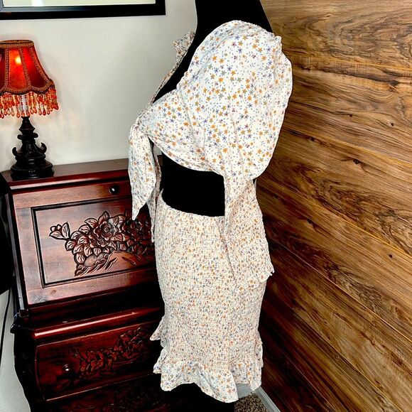 NWOT LOVE TREE | Micro Floral 2 Piece Cropped Top w/ Ruffle Skirt | Size Large - Picture 3 of 7